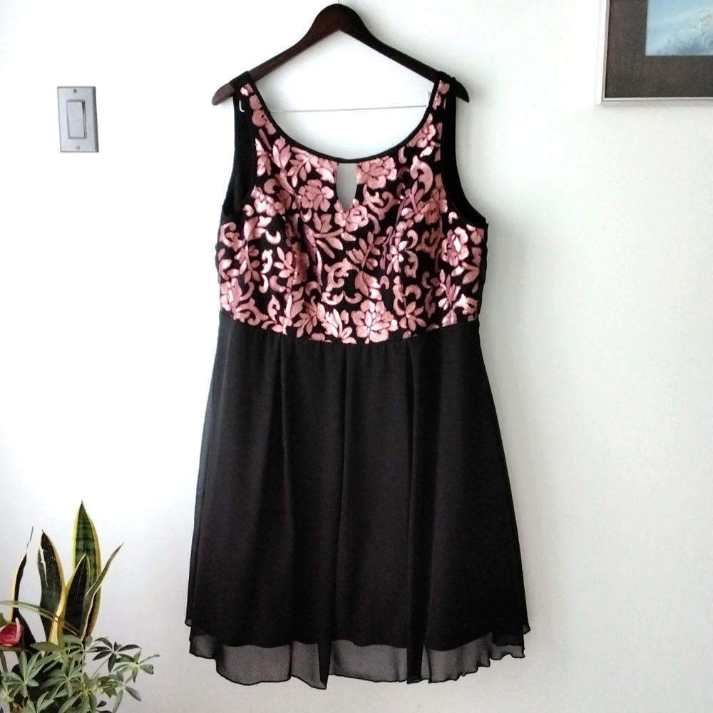 HOST PICK New Noir N Ladies evening dress, size 18 - Picture 7 of 13